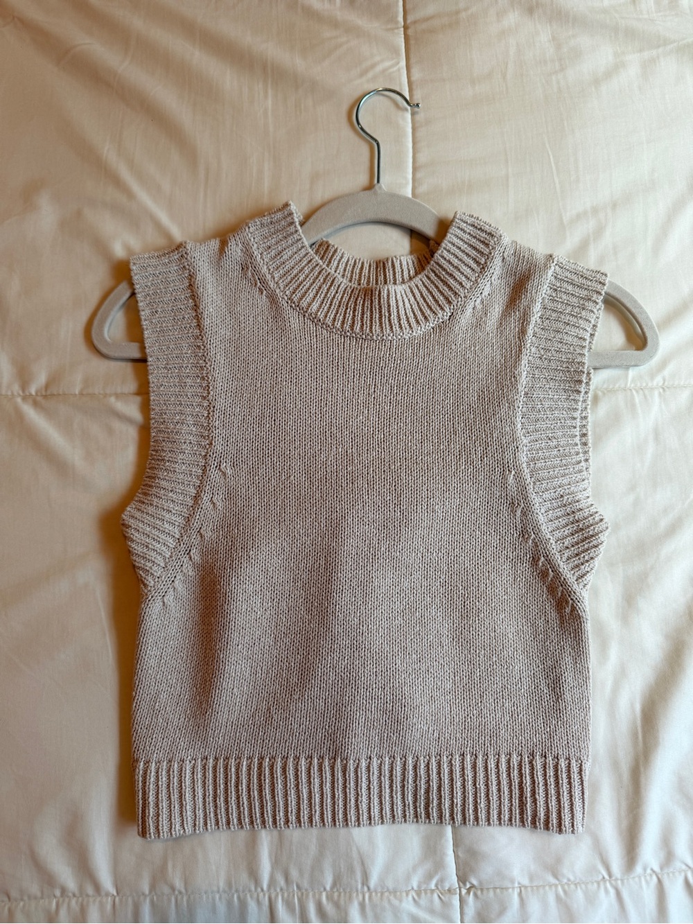 H&M Sleeveless Crewneck Knit Vest in Light Beige